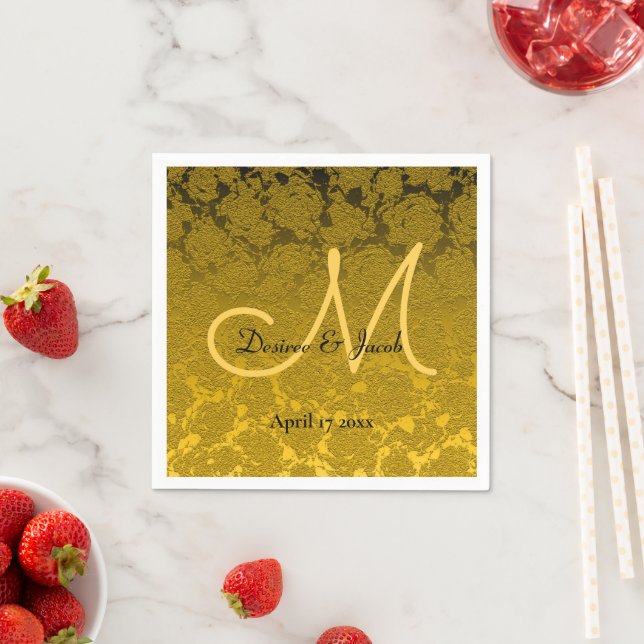 Serviette En Papier Élégant moutarde jaune Mariage noir Monogramme (En situation)