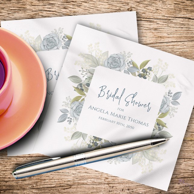 Serviette En Papier Élégante calligraphie de douche de mariée fleurs b (Blue floral Bridal Shower Napkins with stylish calligraphy script. )