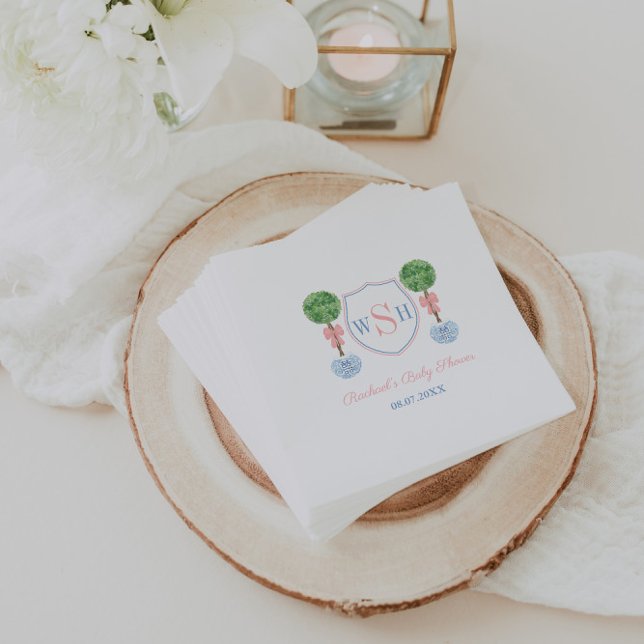 Serviette En Papier Élégante Monogram Crest Girl Baby shower Party (Preppy baby girl shower napkin design with boxwood topiary and pink bow and 3 letter monogram crest)
