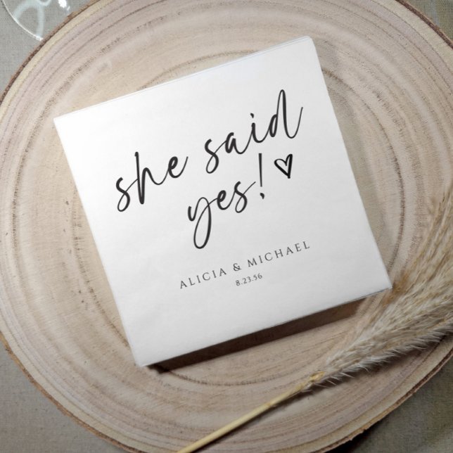 Serviette En Papier Elle a dit oui enterrement de vie de jeune fille é (Fun bridal shower or engagement party napkins - "She said yes!" handwriting script.)
