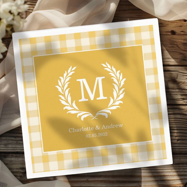 Serviette En Papier En vichy jaune Monogramme Crest Personnalisé (Yellow Gingham Monogram Crest Custom Napkins with your Monogram, names and Date.)
