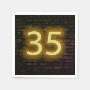 Serviette En Papier Enseigne néon Birthday 35 sur mur de briques