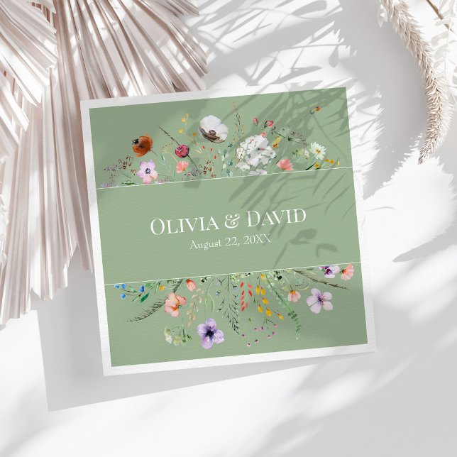 Serviette En Papier Fleur sauvage vert Sage personnalisé (Sage Green Wildflower Custom Paper Dinner Napkins on a sunny white table with dry neutral botanicals)