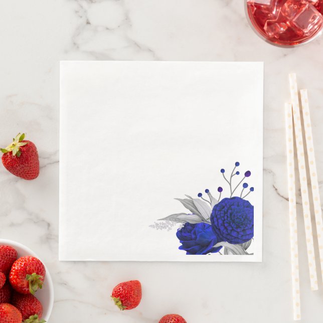Serviette En Papier fleurs bleues royales & feuilles argent (En situation)