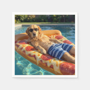 Serviette En Papier Golden Retriever sur un flotteur de piscine en for