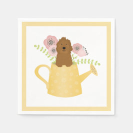 Serviette En Papier Goldendoodle Dans L'Arrosage Can Jaune