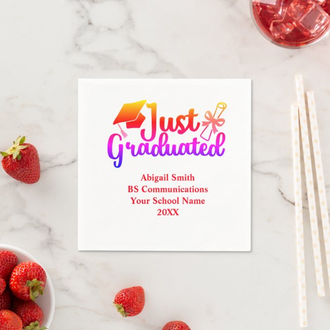 Serviette En Papier Graduation personnalisée Rouge, orange violet (En situation)