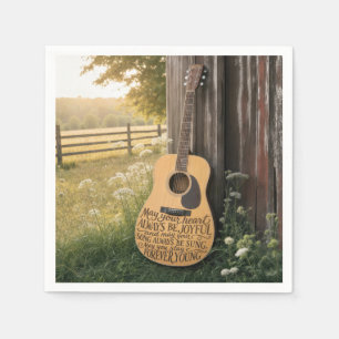 Serviette En Papier Guitare appuyée contre une grange avec citation