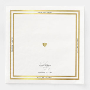Serviette En Papier Juste un coeur simple sur un dîner blanc et propre