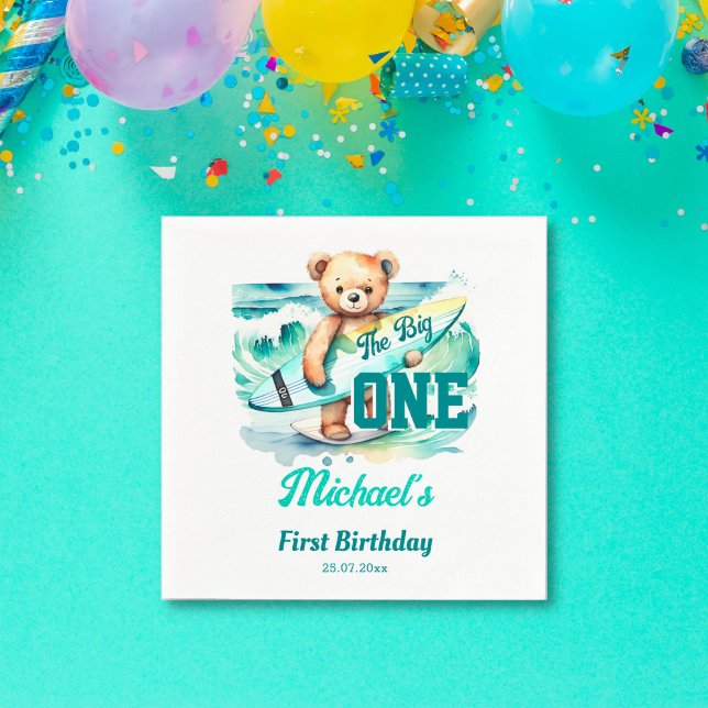 Serviette En Papier La grande vaisselle de la fête d'anniversaire de s (The big one surfing birthday party tableware personalized napkins cute teddy bear surfing board wave)