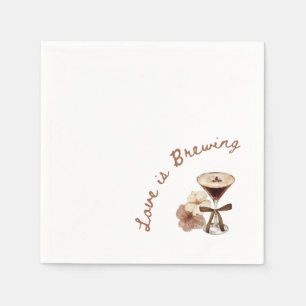 Serviette En Papier L'amour Espresso Martini est en train de se prépar