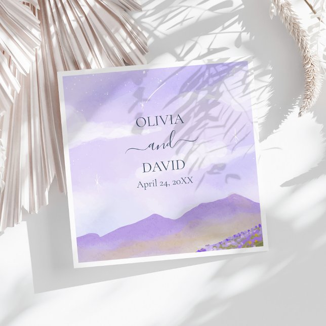 Serviette En Papier Lilac Starry Nuit Paysage Mariage personnalisé (Lilac Starry Night Landscape Custom Wedding Paper Dinner Napkins on a sunny white table.)