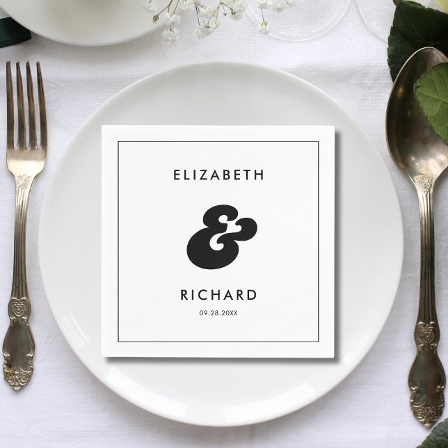 Serviette En Papier Mariage Rétro Chic Noir & Blanc (Retro black and white wedding napkins add a stylish, cohesive touch to your reception table.)
