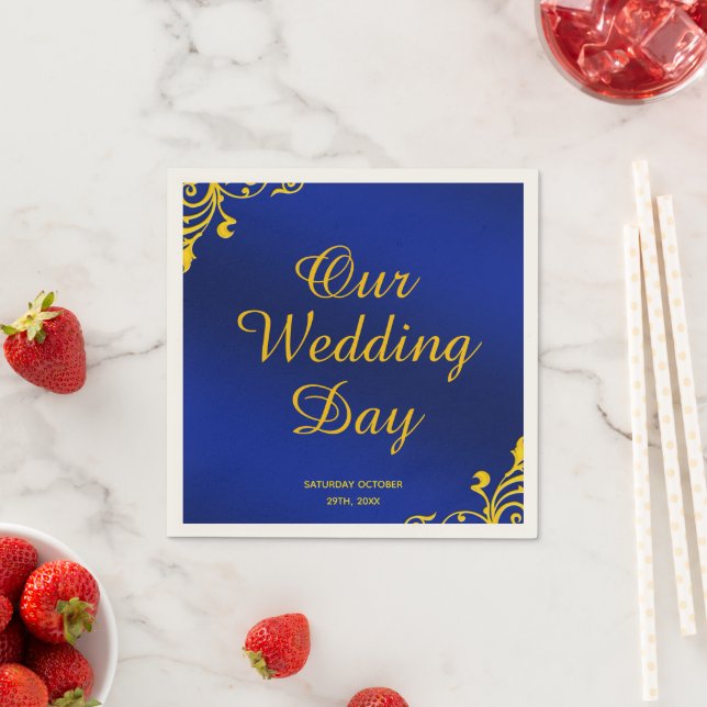 Serviette En Papier Mariage Royal Blue et Gold (En situation)