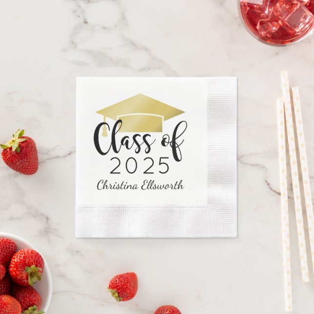 Serviette En Papier Moderne Script Gold 2025 Graduation personnalisée (En situation)