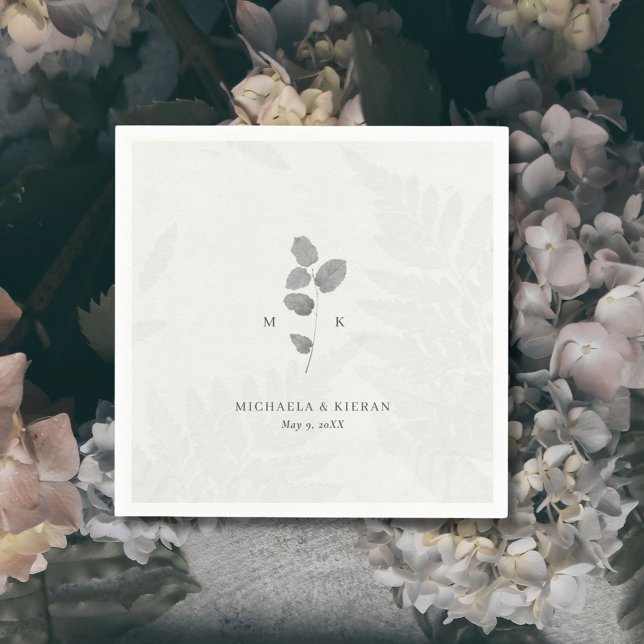Serviette En Papier Monogramme Botanique Élégant Gris pour Mariage (Elegant Gray Botanical Wedding Cocktail Napkins with faux leaf design.)