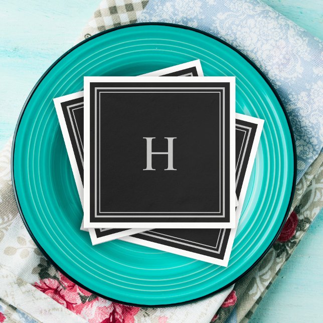 Serviette En Papier Noir classique simple avec Monogramme gris (Personalize this custom black cocktail napkin with your monogram initial.)
