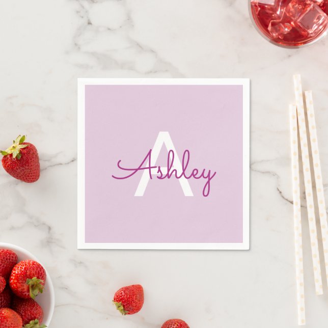 Serviette En Papier Nom de script & monogramme | Magenta & Violet clai (En situation)