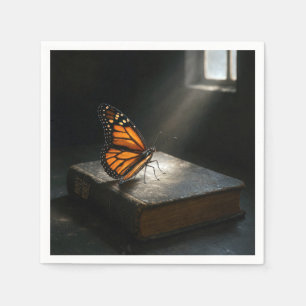 Serviette En Papier Papillon Monarque sur une Sainte Bible