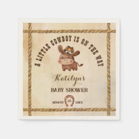 Petit cow-boy mignon bébé cheval dans un baby show