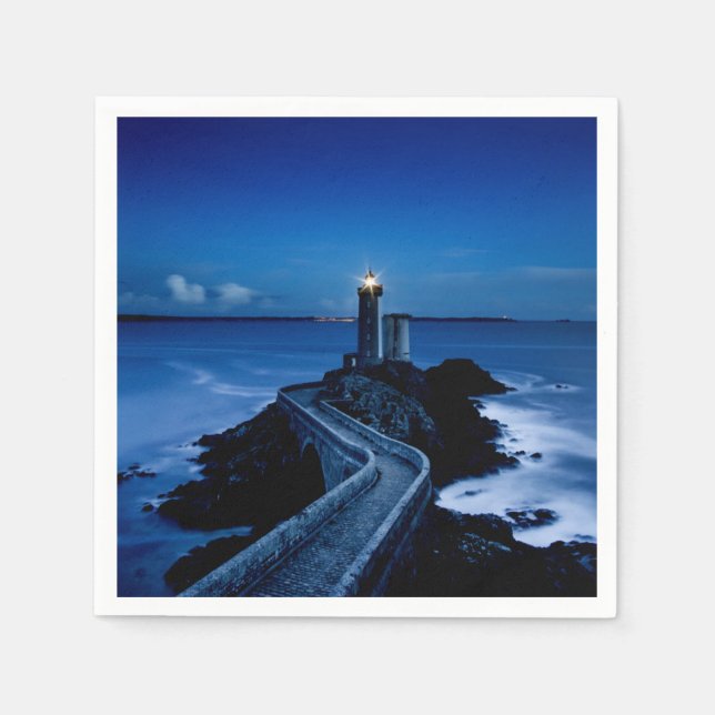 Serviette En Papier Phare sur mur dans l'océan la nuit (Devant)