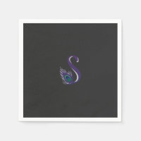 plumes violettes et vertes de paon sur le dos noir