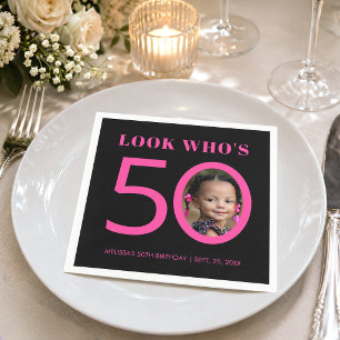 Serviette En Papier Regardez qui a 50 ans Rose Noir 50e anniversaire P