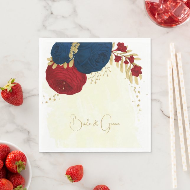 Serviette En Papier Romantique rouge foncé & bleu marine fleurs or (En situation)