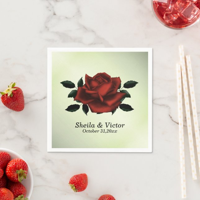 Serviette En Papier Rose rouge Nom gothique Date Mariage vert serviett (En situation)