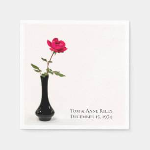 Serviette En Papier rose rouge simple dans le vase noir