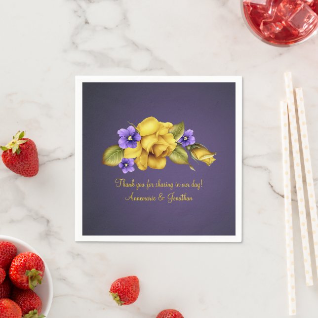 Serviette En Papier Roses Jaunes Violets Violets Violets 50e anniversa (En situation)