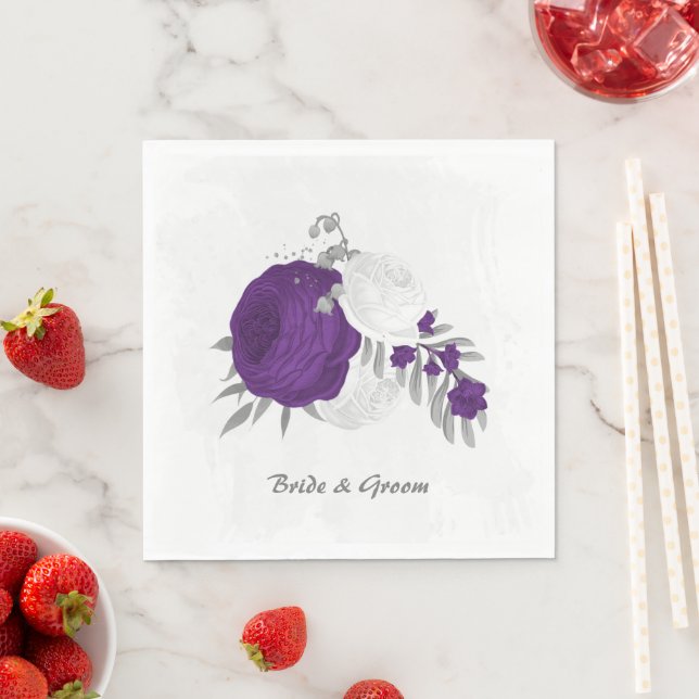 Serviette En Papier royal violet et fleurs blanches argent (En situation)
