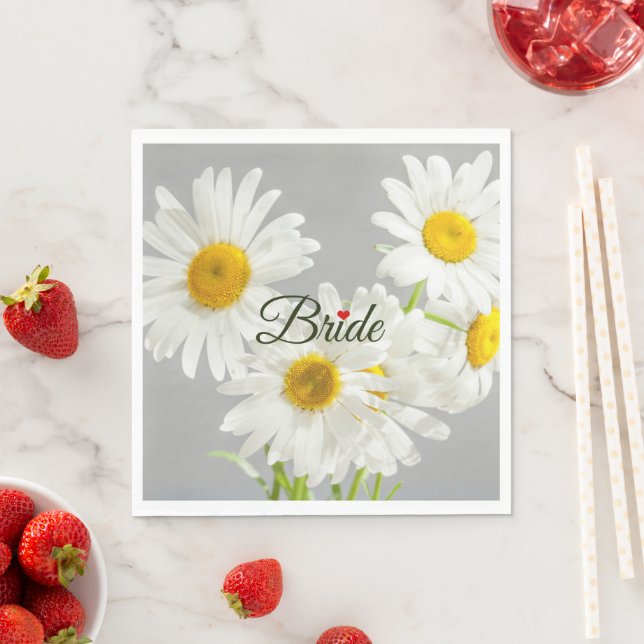 Serviette En Papier Script "Mariée" sur marguerites blanches et jaunes (En situation)