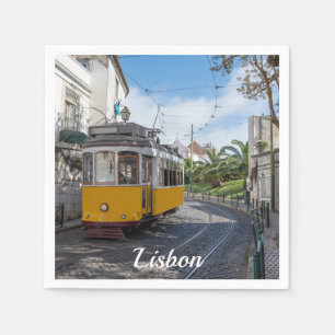 Serviette En Papier Tramway jaune rétro dans la rue à Lisbonne, Portug