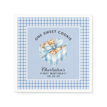 Un garçon gâteau intelligent pour son premier anni