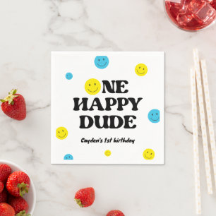 Serviette En Papier Un joyeux mec souriant visage fête d'anniversaire