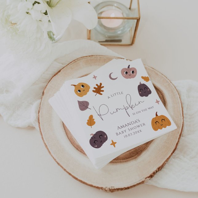 Serviette En Papier Un Petit Citrouille Se Trouve Sur Le Chemin Du Bab (Créateur téléchargé)