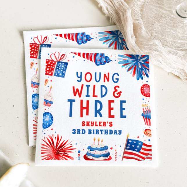 Serviette En Papier Young Wild et Three 4 juillet 3e anniversaire (Young Wild and Three 4th of July 3rd Birthday Paper Dinner Napkins)