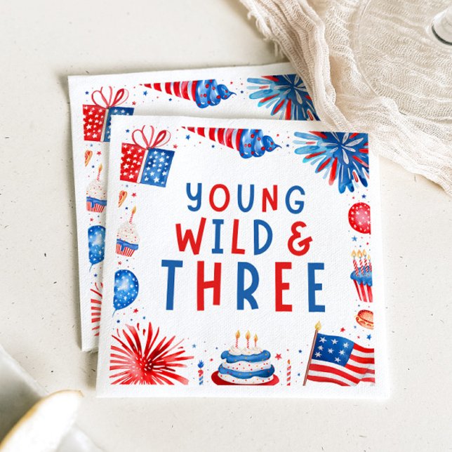 Serviette En Papier Young Wild et Three 4 juillet 3e anniversaire (Young Wild and Three 4th of July 3rd Birthday Paper Dinner Napkins)