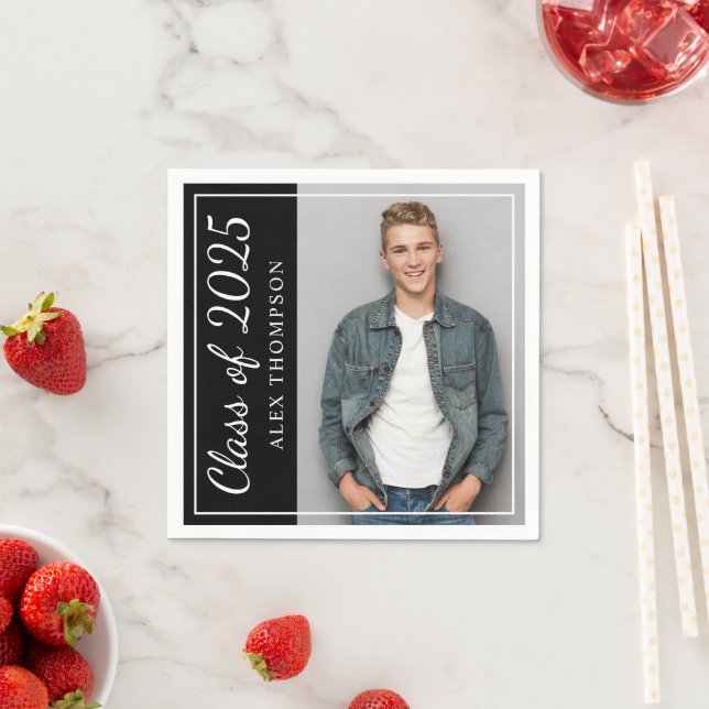 Serviette Jetable Classe de 2025 Black Graduation Party Photo (En situation)