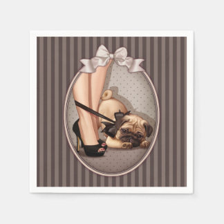 Serviette Jetable Femme et Carlin chiot