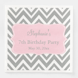 Serviette Jetable Gris, blanc et pastel Pink Chevron Anniversaire