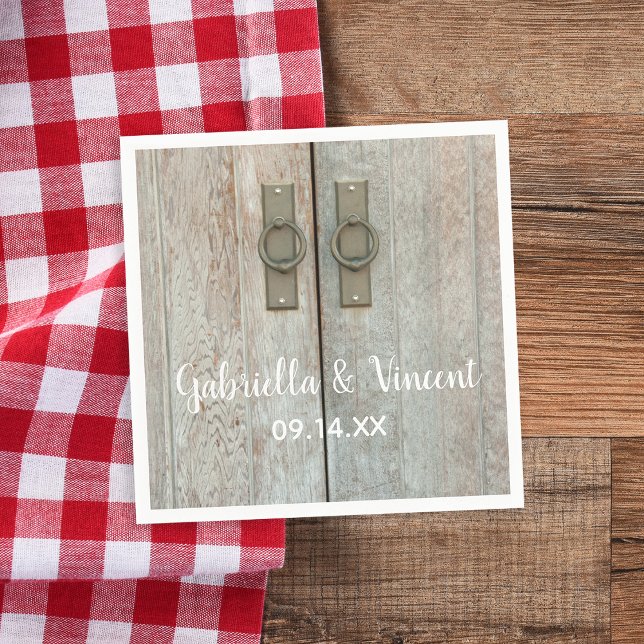 Serviette Jetable Mariage campagnard des portes à double grange (Add a rustic chic flair to your farm wedding reception with the charming barn door paper napkins.)