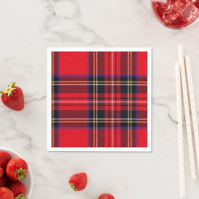 Serviette Jetable Royal Stewart tartan rouge noir plaid (En situation)