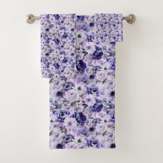 Serviettes de bain aux fleurs violettes
