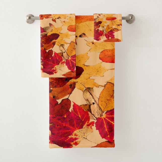 Serviettes de bain en feuillage rouge orange jaune (En situation)