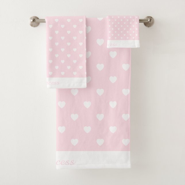 SERVIETTES DE SALLE DE BAINS EN COEUR ROSE BLANC (En situation)