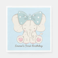 Eléphant mignon avec un cou.