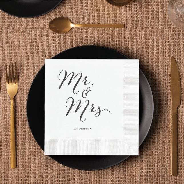 Serviettes En Papier M. & Mme Classic Script Calligraphy Nom Mariage (Mr & Mrs Classic Script Calligraphy Name Wedding Paper Napkins @ fatfatin_blue_knot)