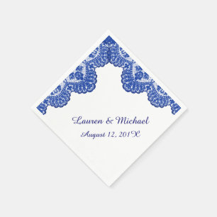 Serviettes En Papier Marine Blue Faux Lace sur Mariage blanc